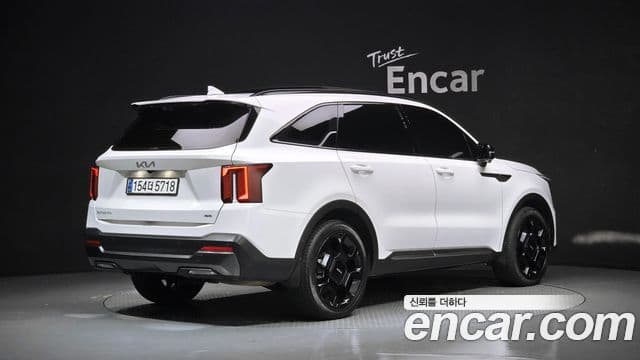 Kia Sorento 2023 — Фото 2/20