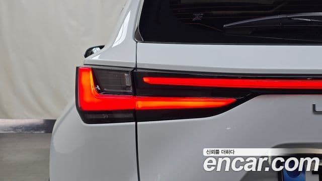 Lexus NX350h 2026 — Şəkil 31/33