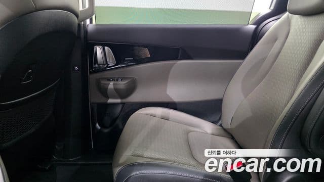 Kia Carnival 2025 — Şəkil 9/37