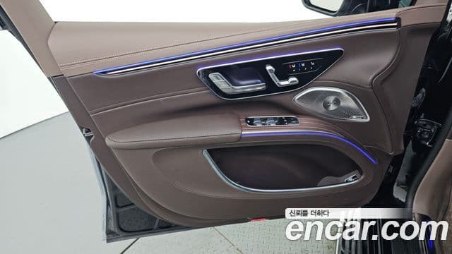 Mercedes-Benz EQS SUV 2024 — Photo 24/40