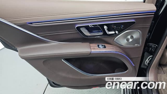Mercedes-Benz EQS SUV 2024 — Photo 17/40