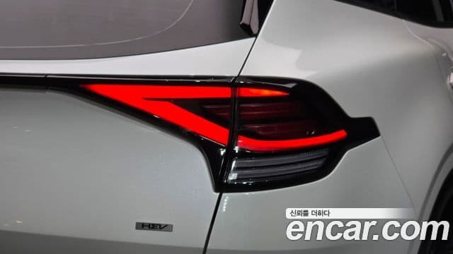 Kia Sportage 2023 — Photo 12/35