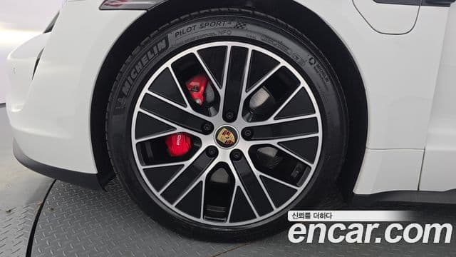 Porsche Taycan 2021 — ფოტო 9/35