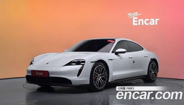 Porsche Taycan 2021 — ფოტო 13/35