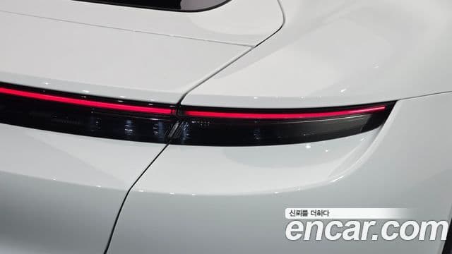 Porsche Taycan 2021 — ფოტო 15/35