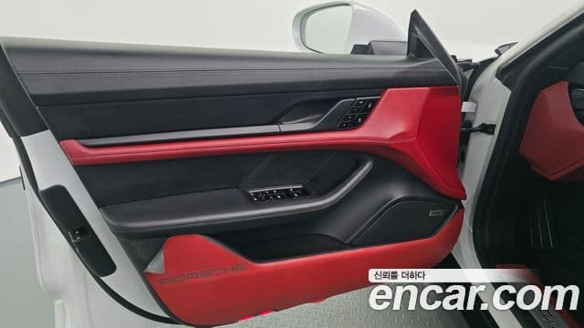Porsche Taycan 2021 — ფოტო 33/35
