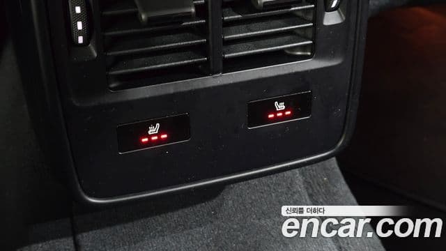 Porsche Taycan 2021 — ფოტო 7/35