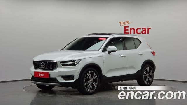 Volvo XC40 2022 — Фото 10/20