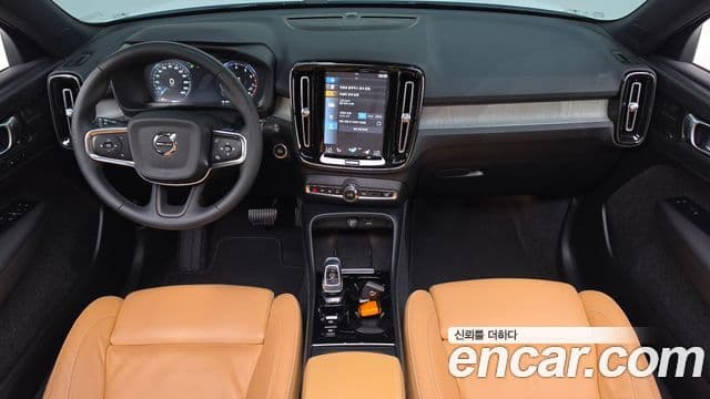 Volvo XC40 2022 — Фото 11/20