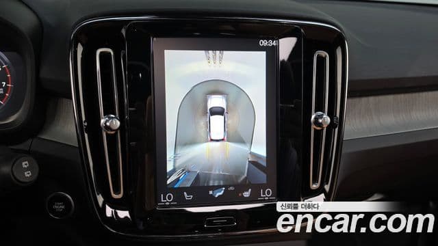 Volvo XC40 2022 — Фото 16/20