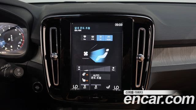 Volvo XC40 2022 — Фото 17/20