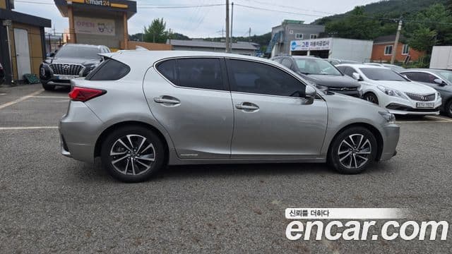 Lexus CT200h 2020 — Photo 15/18