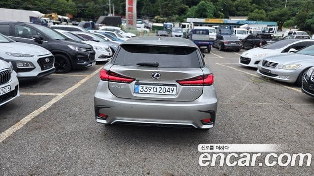 Lexus CT200h 2020 — Photo 8/18