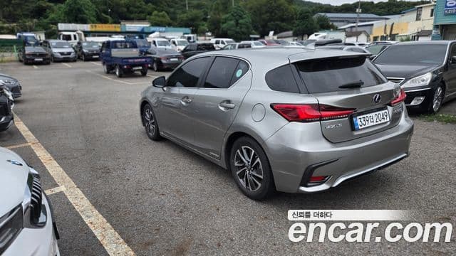Lexus CT200h 2020 — Photo 17/18