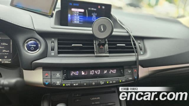 Lexus CT200h 2020 — Photo 11/18