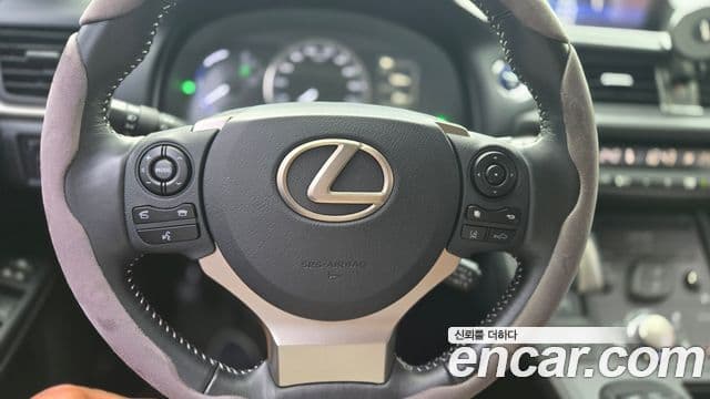 Lexus CT200h 2020 — Photo 3/18