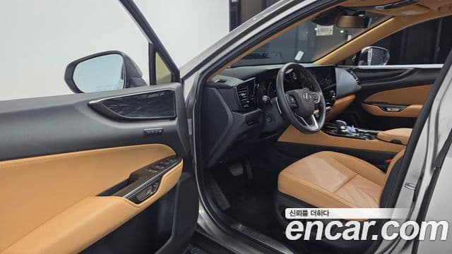 Lexus NX350h 2024 — ფოტო 8/31