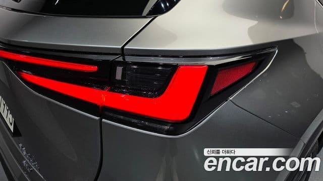 Lexus NX350h 2024 — ფოტო 28/31