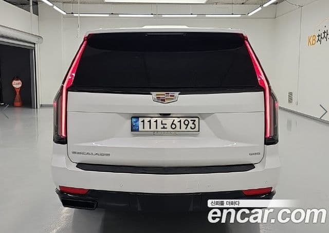 Cadillac Escalade 2023 — Фото 2/19
