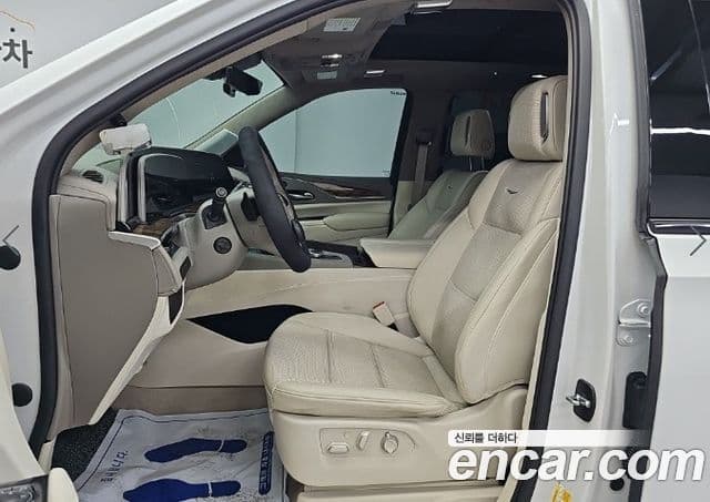 Cadillac Escalade 2023 — Фото 11/19