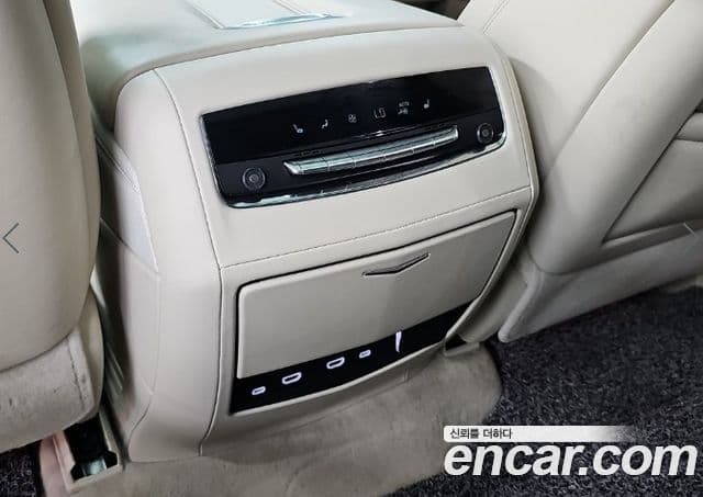 Cadillac Escalade 2023 — Фото 14/19