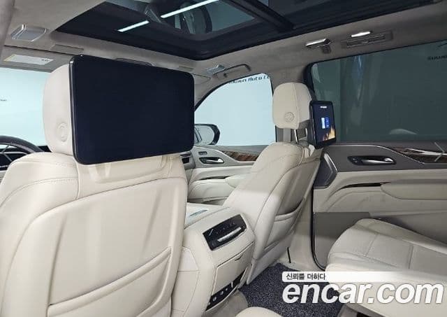 Cadillac Escalade 2023 — Фото 15/19