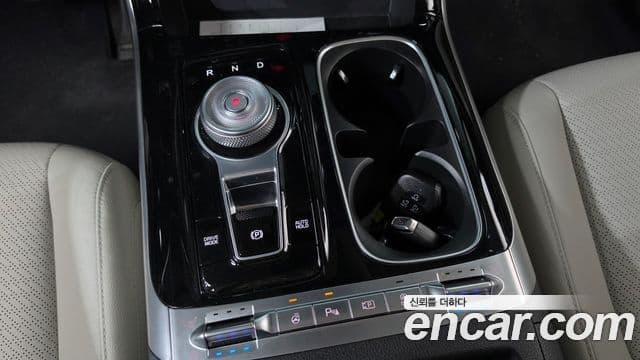 Kia Carnival 2021 — ფოტო 16/35