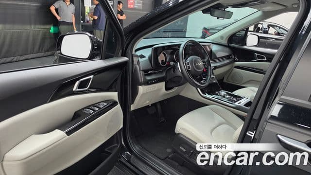Kia Carnival 2021 — ფოტო 29/35