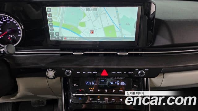 Kia Carnival 2021 — ფოტო 1/35