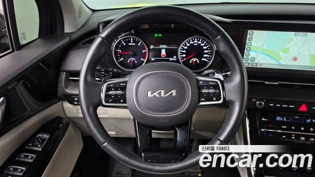 Kia Carnival 2021 — ფოტო 26/35