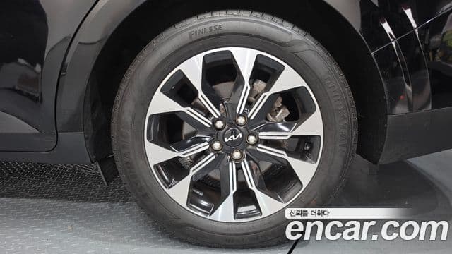 Kia Carnival 2021 — Şəkil 27/35