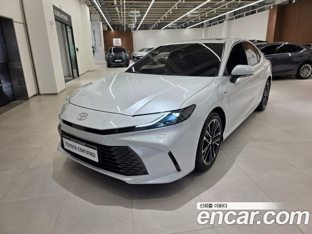 Toyota Camry 2025 — Photo 4/12