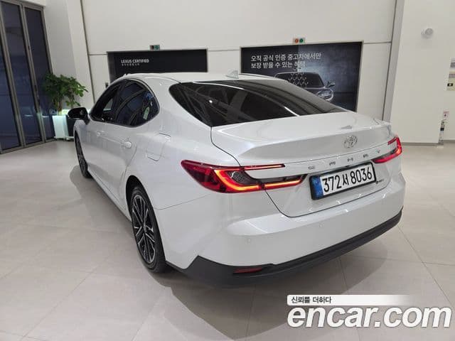 Toyota Camry 2025 — Photo 10/12