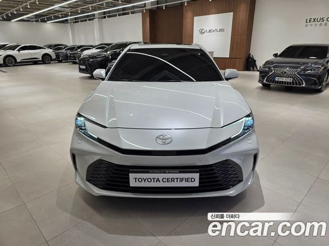 Toyota Camry 2025 — Photo 9/12