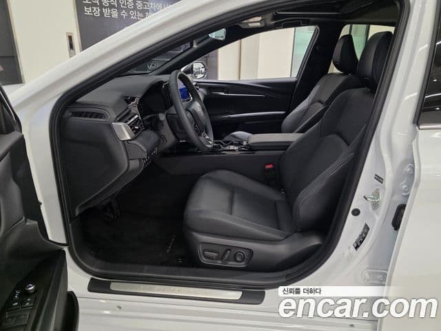 Toyota Camry 2025 — Photo 7/12