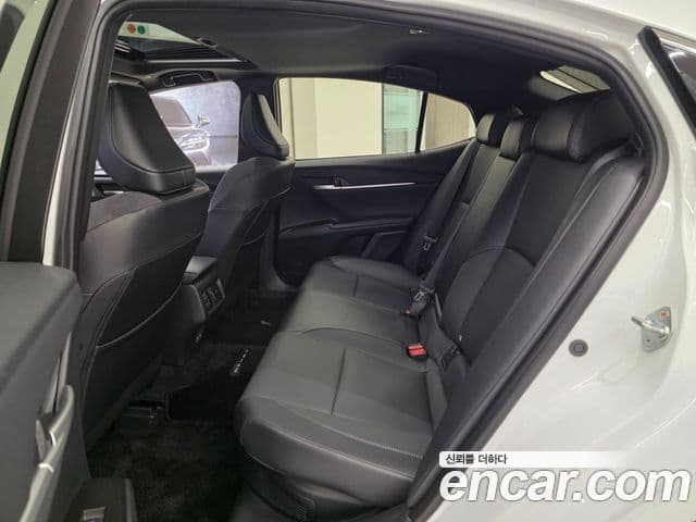 Toyota Camry 2025 — Photo 6/12