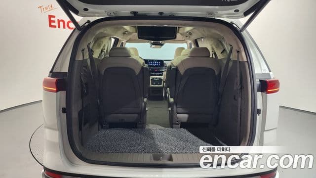 Kia Carnival 2023 — Фото 16/20