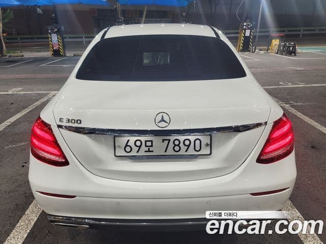 Mercedes-Benz E-Class 2018 — ფოტო 7/18
