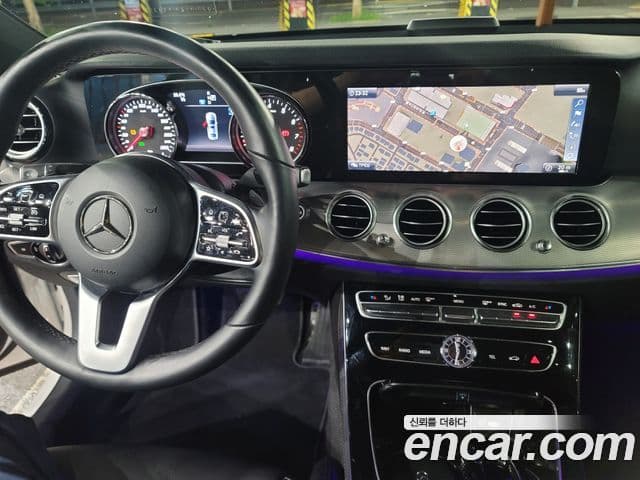 Mercedes-Benz E-Class 2018 — ფოტო 14/18
