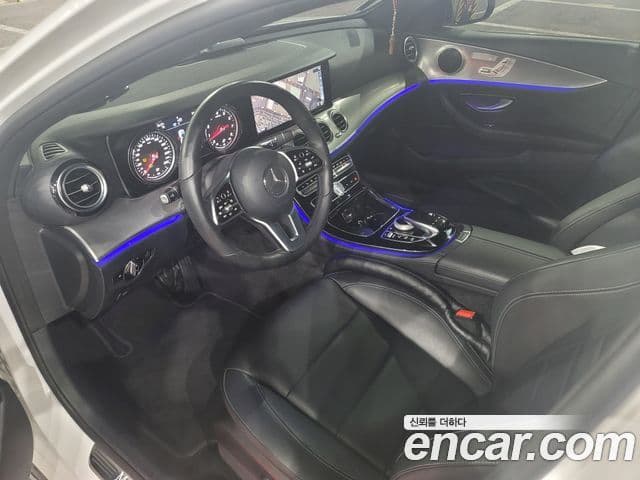 Mercedes-Benz E-Class 2018 — ფოტო 18/18