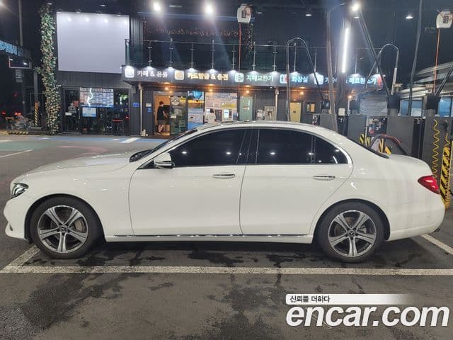 Mercedes-Benz E-Class 2018 — ფოტო 16/18