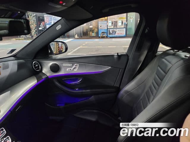 Mercedes-Benz E-Class 2018 — ფოტო 15/18