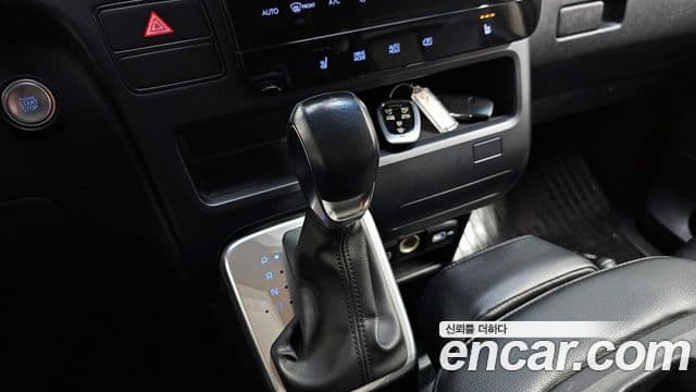 Hyundai Staria 2021 — ფოტო 9/20