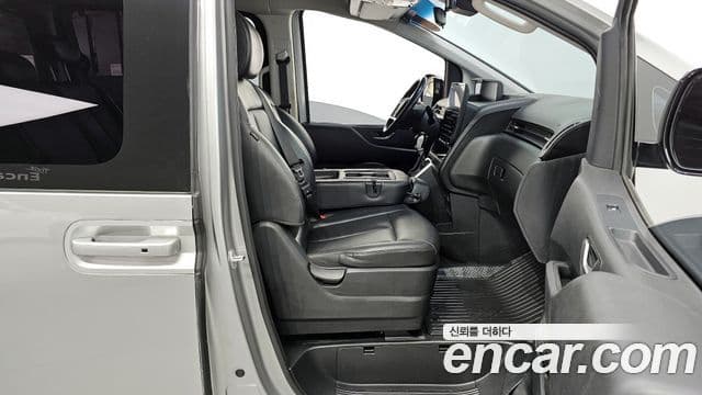 Hyundai Staria 2021 — ფოტო 11/20