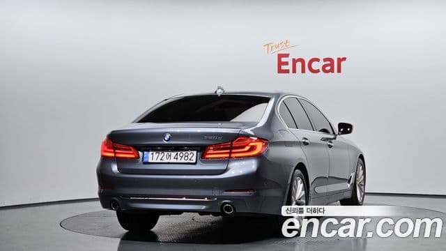 BMW 5 Series 2018 — ფოტო 2/20