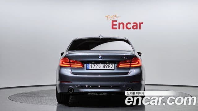 BMW 5 Series 2018 — ფოტო 4/20