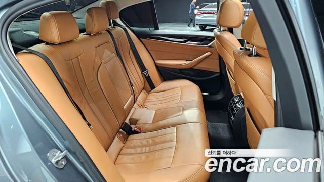 BMW 5 Series 2018 — ფოტო 12/20
