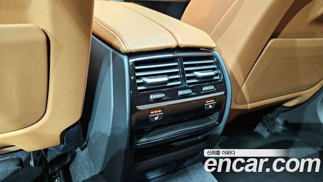 BMW 5 Series 2018 — ფოტო 18/20