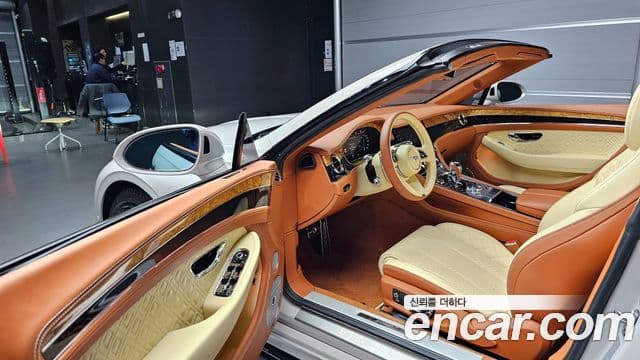 Bentley Continental GT 2022 — Фото 11/20