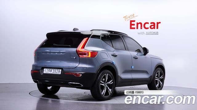 Volvo XC40 2020 — Фото 2/20